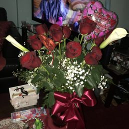 this was the mess i got on Vday not a special moment to receive flowers all out of place with just two white random lily fire that women !! this was the mess i got on Vday not a special moment to receive flowers all out of place with just two white random lily fire that women !!
