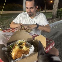 MCK Fusion Food Truck - Colombian burger