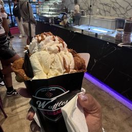 Bubble waffle with Dulce de Leche