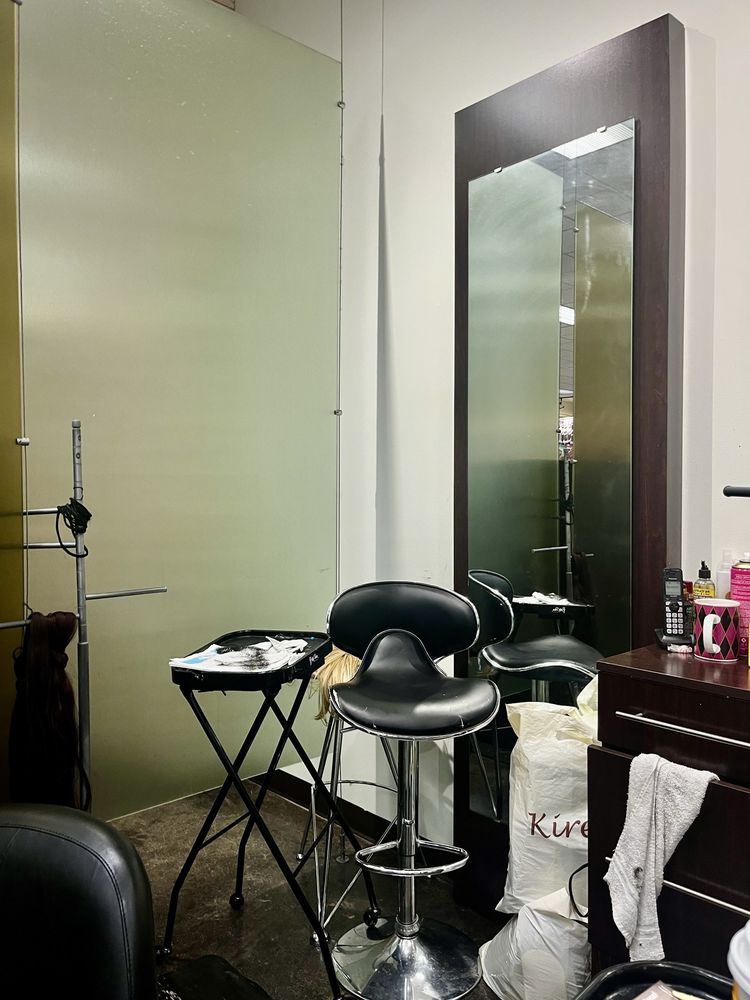 Nanah's and Ramatu's Hair Salon Logo