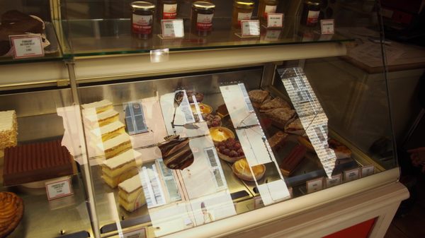 La Tarte Tropézienne Pâtisserie Viennoiserie Sandwicherie Pain by null