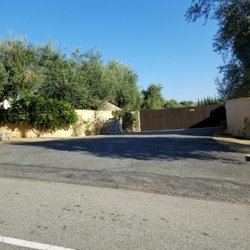 I think this is one of the gates to the Bachelor Mansion but it's difficult when you're going highway speeds.