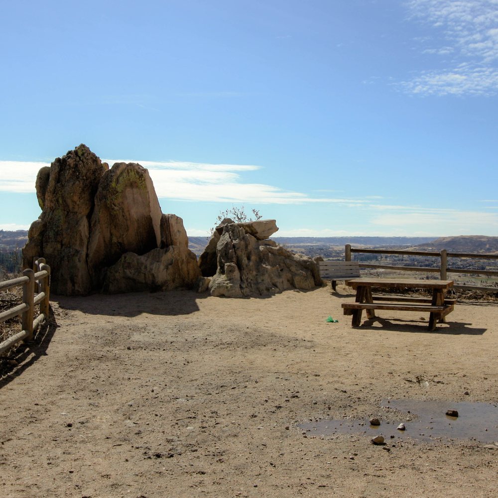 Rock Park - Picnic table and rest area. - Hiking Near Me - Castle Rock, Colorado