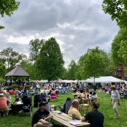 Cherokee Triangle Art Fair - Picnic space in Willow Park