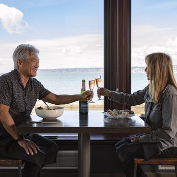 Packers Kitchen + Bar - Celebrate special moments at Semiahmoo - Seafood Near Me - Blaine, Washington