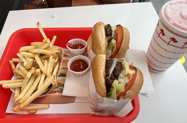 In-N-Out Burger by null