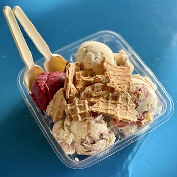 Theda’s Ice Creamery - Farmers market, brown butter banana bread, chocolate croissant and nana's short bread with waffle cone sprinkles in the flight size of 4 - Ice Cream & Frozen Yogurt Near Me - Napa, California