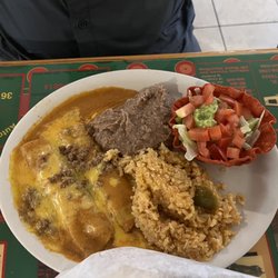 Chente's - Beef enchiladas, refried beans, Mexican rice, and a cute set up of guacamole salad in a crunchy tortilla bowl!