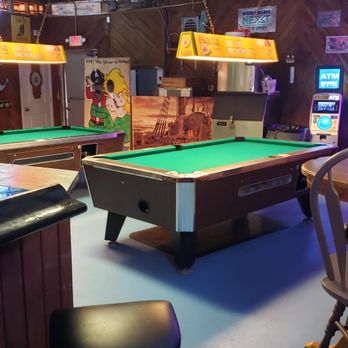 Shipwreck Pub - a billiards room with pool tables - Pubs Near Me - Englewood, Florida Shipwreck Pub - a billiards room with pool tables - Pubs Near Me - Englewood, Florida
