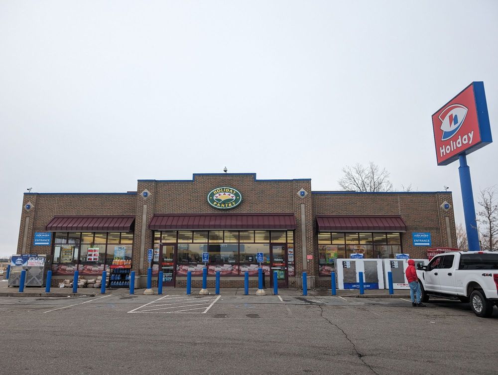 HOLIDAY GAS STATION Updated July 2024 3475 28th Ave S, Moorhead, Minnesota Gas Stations