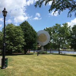 Toonie Monument