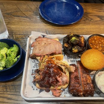 Famous Dave's Bar-B-Que - Barbeque Near Me - Mesa, Arizona