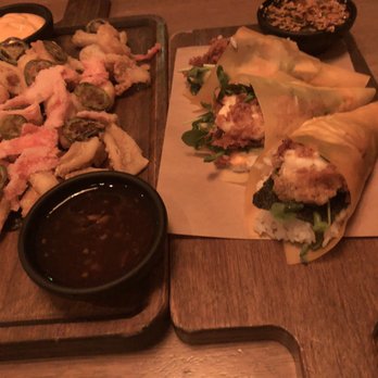 Moxies Toronto Downtown Restaurant - Lounges Near Me - Toronto, Ontario