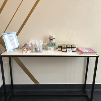Pretty Sweet - Table display - Cupcakes Near Me - Folsom, California