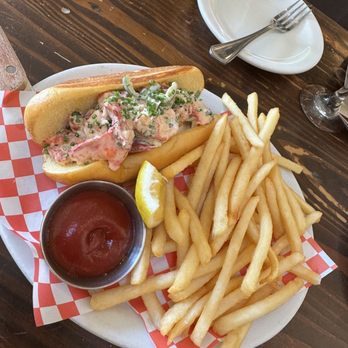 Found Oyster - Lobster Roll and fries - Seafood Near Me - Los Angeles, California