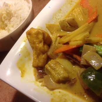 Lychee Thai - Killer golden curry. Hit an sweet. Pad Thai okay, no egg, not much tofu. Served HOT! - Thai Near Me - Sault Ste Marie, Ontario