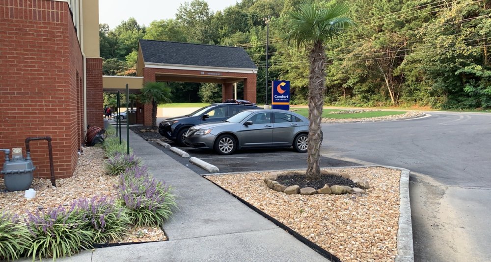 COMFORT INN & SUITES Updated October 2024 31 Photos & 17 Reviews