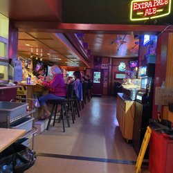 Dawn's Corner Bar & Grill - Bar area