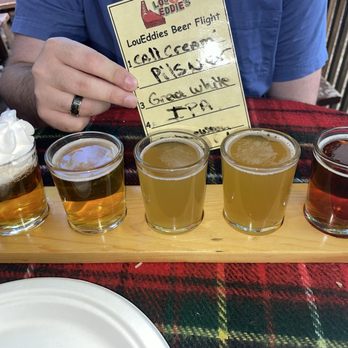 LouEddie's Pizza - Beer flight 8/10 - Pizza Near Me - Skyforest, California