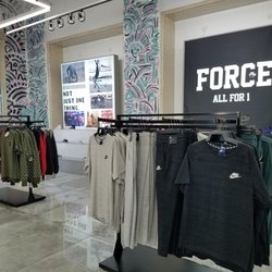 Shoe Palace