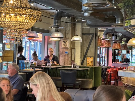 Bill's Soho Restaurant by null