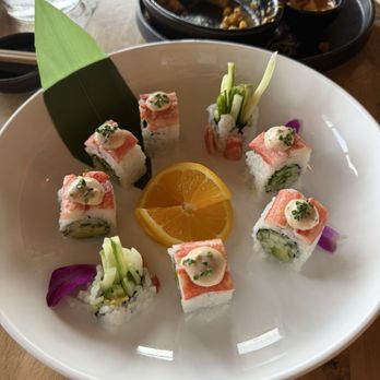 Macanda - King crab sushi roll - Beer, Wine & Spirits Near Me - Wayzata, Minnesota Macanda - King crab sushi roll - Beer, Wine & Spirits Near Me - Wayzata, Minnesota