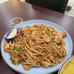 Pad thai with pork Pad thai with pork