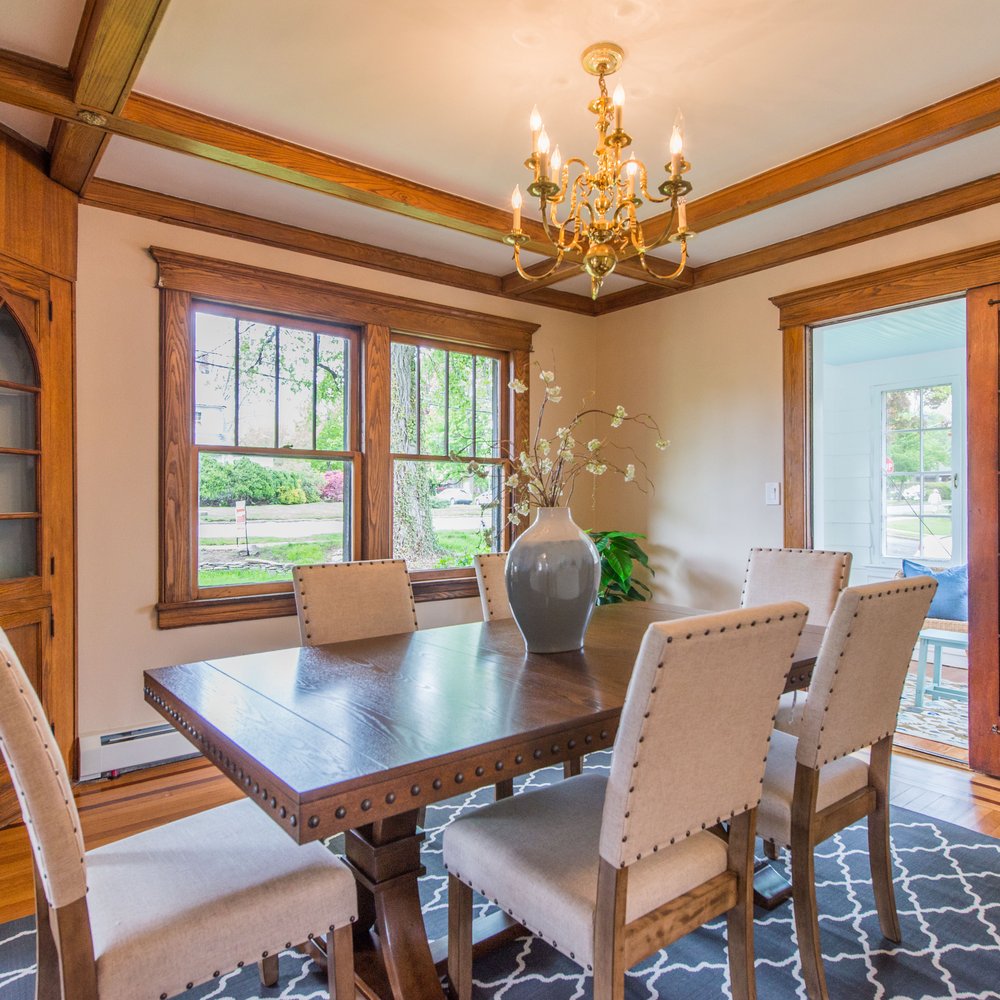 Bungalow Home Staging & Redesign - Interior Design Near Me Bungalow Home Staging & Redesign - Interior Design Near Me
