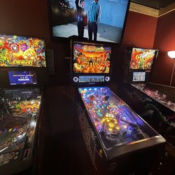 Flipper's Casino - 3 fun pinball machines! All in good condition, Avengers has 3 games for $2!
