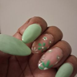 Diamond Nails - I always look for designs on a site and ask can it be done. It looks like the picture.