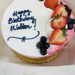 Milk and berries cake