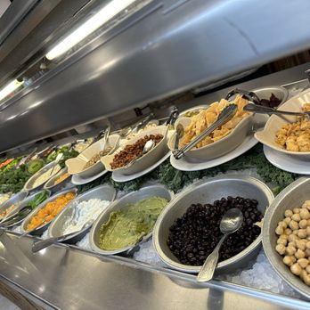 Bob Chinn's Crab House - Salad bar - Seafood Near Me - Wheeling, Illinois