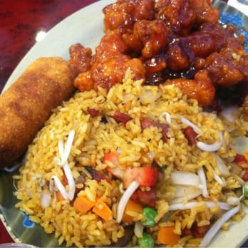 Cheng Wong Restaurant - General Tsos Chicken dinner with pork fried rice and an egg roll. - Chinese Near Me - Milwaukee, Wisconsin Cheng Wong Restaurant - General Tsos Chicken dinner with pork fried rice and an egg roll. - Chinese Near Me - Milwaukee, Wisconsin