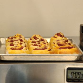 Golfeados 900 - a tray of golfed buns - Venezuelan Near Me - Doral, Florida