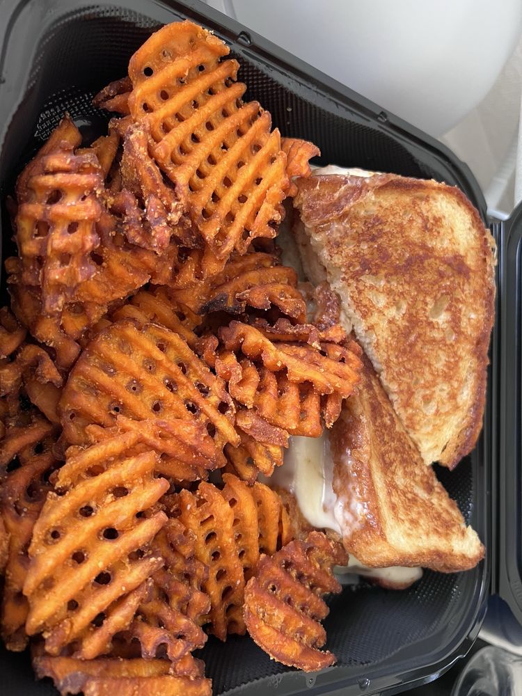 The Wild Harvest Kitchen Logo