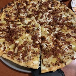 The Heart Attack (Alfredo sauce with chicken, bacon and pineapple. The pineapple was substituted for the red onion. This is the 12 in pie.