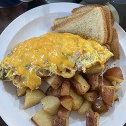 Kerrie's on Broadway - Western omelette