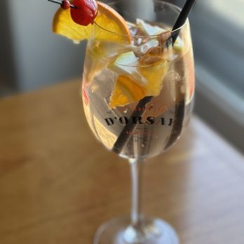 Dorsay Pub Britannique - White sangria - Gastropubs Near Me - Quebec City, Quebec Dorsay Pub Britannique - White sangria - Gastropubs Near Me - Quebec City, Quebec