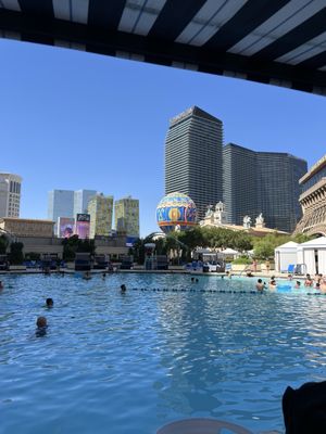 Pool a Paris by null