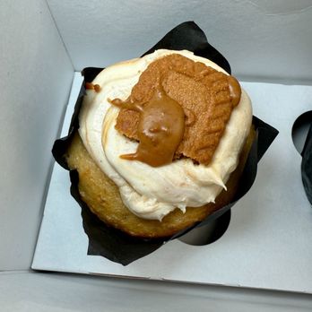 Champagne & Cupcakes - Biscoff Cupcake - Cupcakes Near Me - Columbia, Maryland Champagne & Cupcakes - Biscoff Cupcake - Cupcakes Near Me - Columbia, Maryland