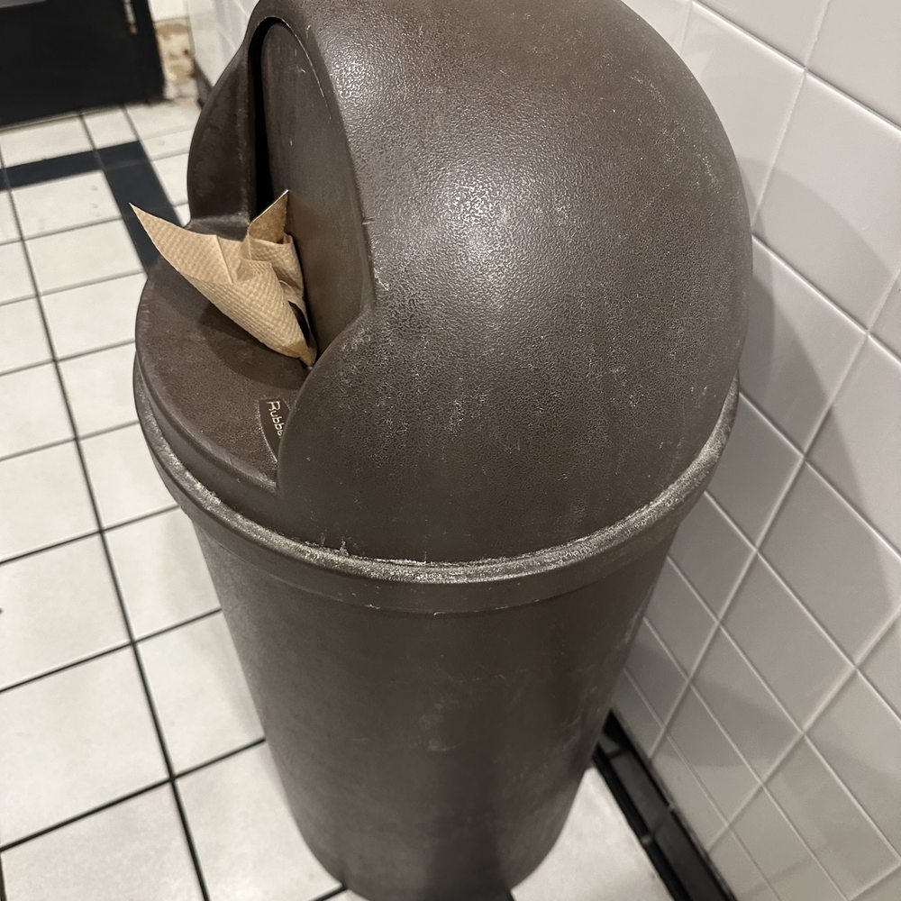 Ruby Tuesday - Even trash cans need cleaning - American Near Me - Jacksonville, Florida Ruby Tuesday - Even trash cans need cleaning - American Near Me - Jacksonville, Florida