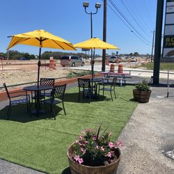 Cheezy G’s Grill - Patio