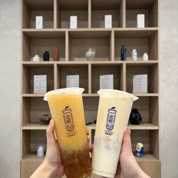 Teazzi Tea Shop - white peach tea + four seasons, four seasons milk tea + taro + nunu mochi - Bubble Tea Near Me - Monterey Park, California Teazzi Tea Shop - white peach tea + four seasons, four seasons milk tea + taro + nunu mochi - Bubble Tea Near Me - Monterey Park, California