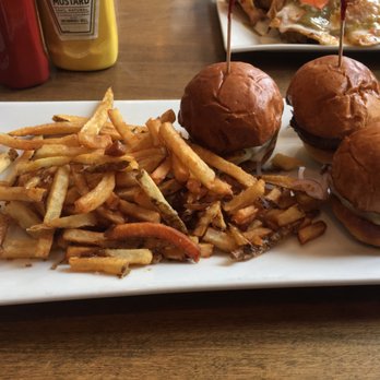 Commonwealth - Loved the sliders, perfectly cooked and great fries - American Near Me - Chicago, Illinois