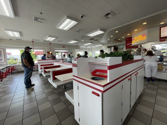 In-N-Out Burger by null