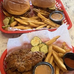 HOT BIRDS @ MARBLE CITY MARKET - Updated January 2026 - 37 Photos