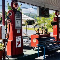 Cruisers Cafe - Old Skool Pumps