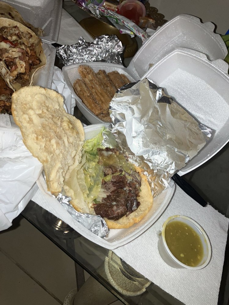 Ricos Tacos Moya Restaurant 3