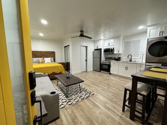 John Gomez Home Remodeling Logo