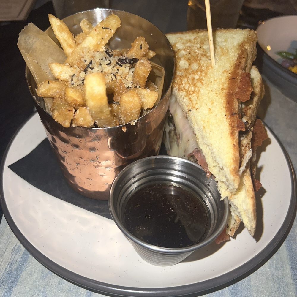 The Stubborn Mule - short rib grilled cheese with rosemary parmesan fries - New American Near Me - Orlando, Florida The Stubborn Mule - short rib grilled cheese with rosemary parmesan fries - New American Near Me - Orlando, Florida